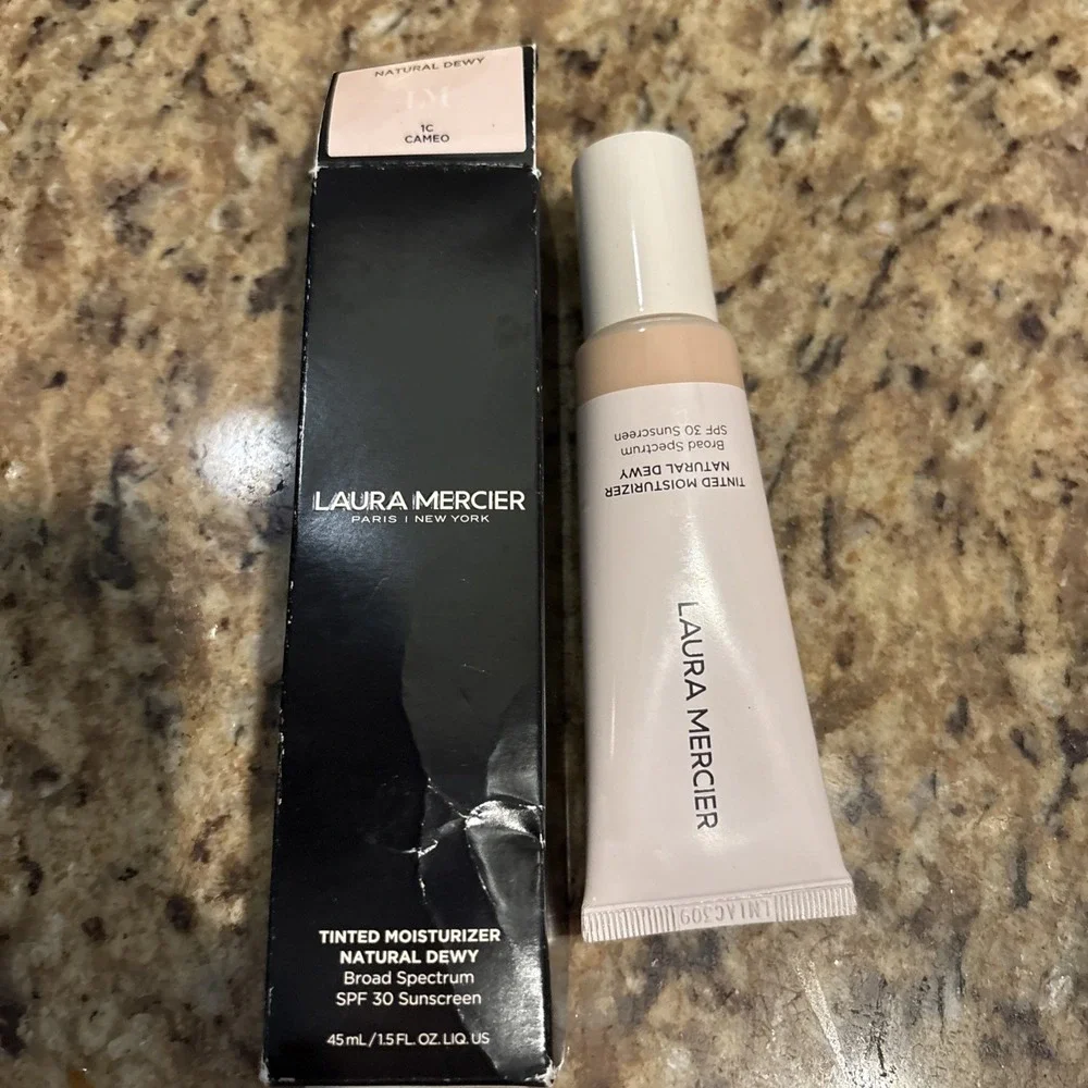 Laura Mercier Long Wear Tinted Moisturizer Natural Dewy 1 C cameo